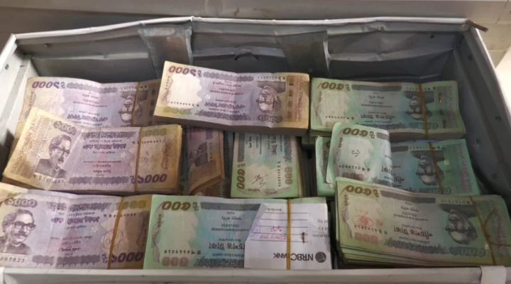 নেত্রকোনায় নগদ ৪৬ লাখ টাকাসহ ১৫ চোরাকারবারি গ্রেফতার